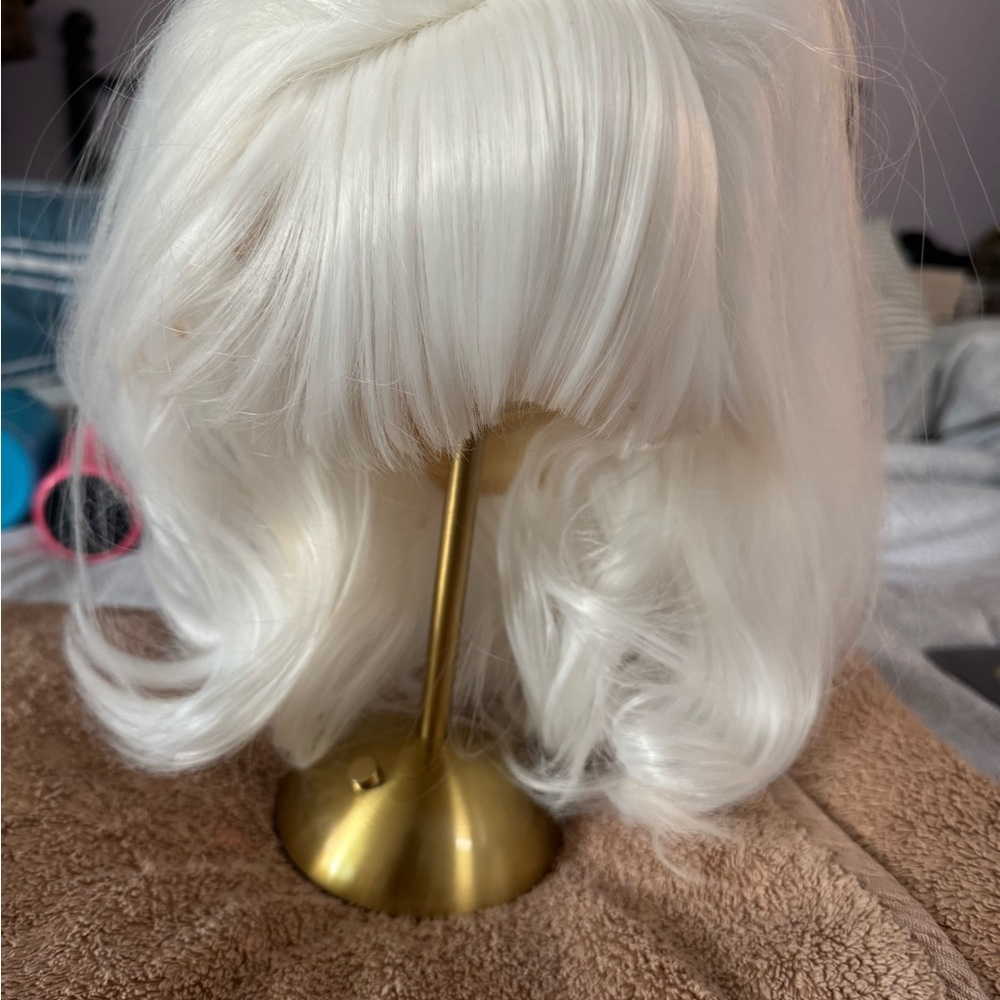 Elegant White Hair Wig
